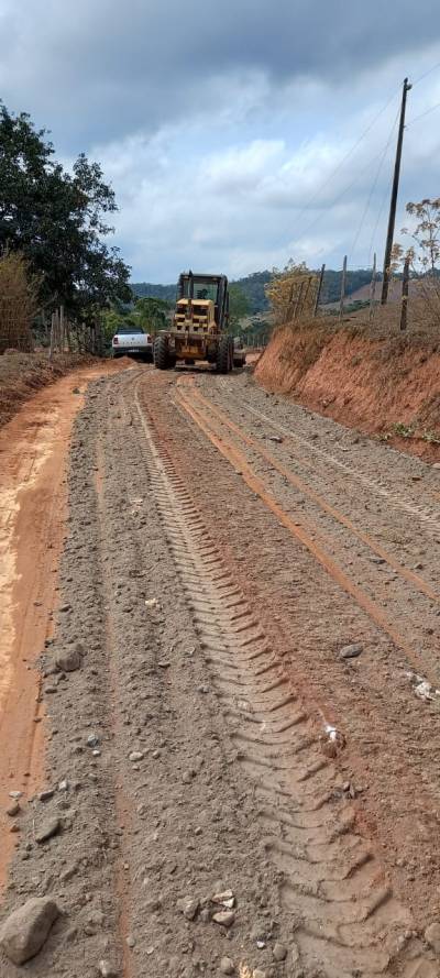 Prefeitura realiza melhoria da estrada rural da Comunidade de Boa Vista